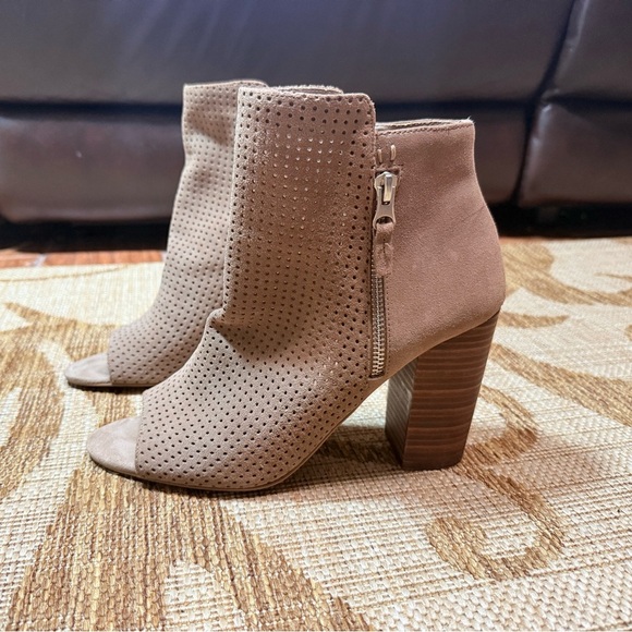JESSICA SIMPSON nude / taupe ankle boot, zip side, open toe, size 9.5. Keris - Picture 2 of 11